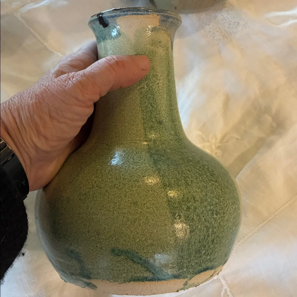 Green Ceramic Vase Vtg Green/Light Green W/Dark Interior Beautiful Side Ombré